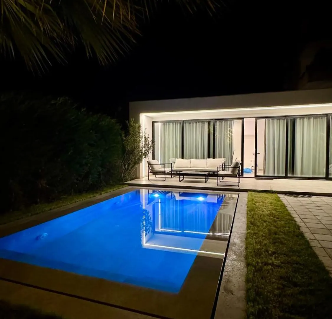 White Beach Villa 2 - Luxury Velipojë